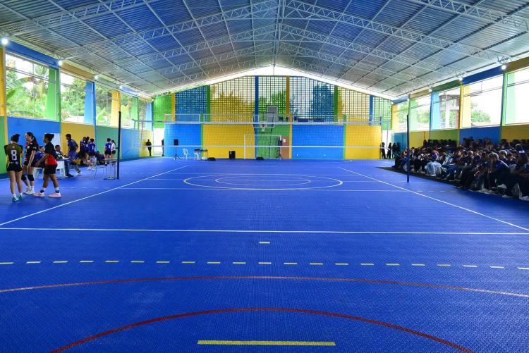 'O governador Clécio é o melhor gestor para a educação', diz diretor durante entrega de quadra esportiva, em Laranjal do Jari