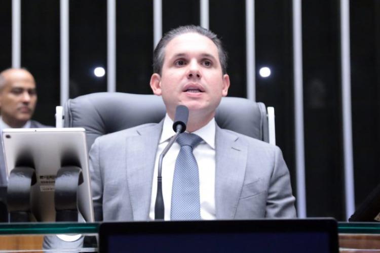 Motta condiciona votação sobre combustíveis à retirada de urgência de projeto da redução de jornada