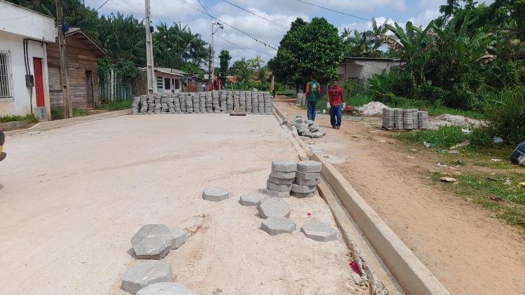 Travessa 24, no Provedor II, recebe obra de pavimentação em bloquetes