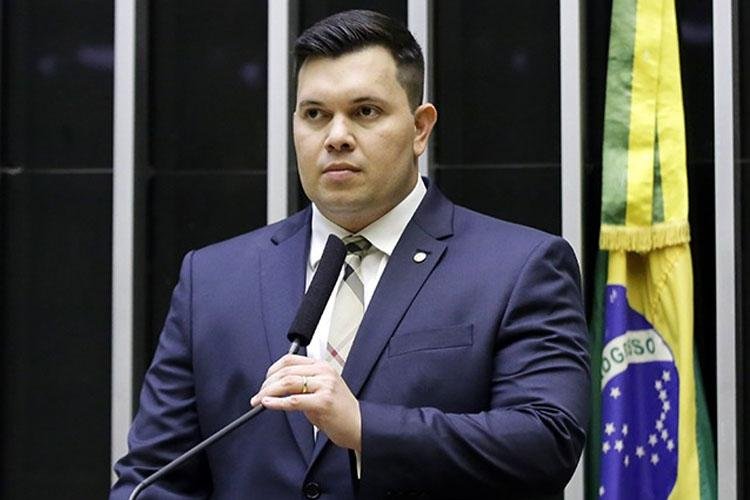 Covid-19: Deputado Acácio Favacho anuncia que 50 mil famílias terão “vale-alimentação”