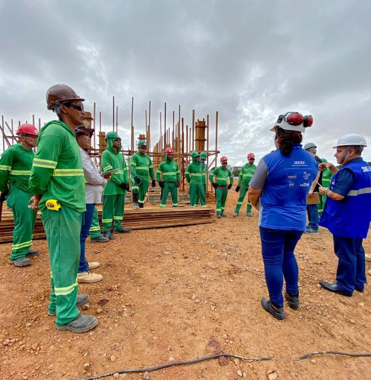 Abril Verde: SESI Amapá e parceiros fazem blitz educativa em canteiro de obra