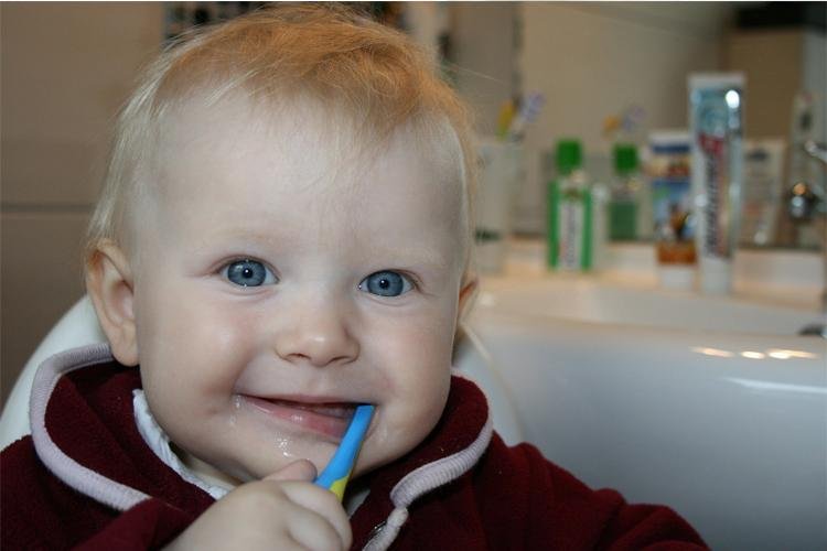 Você sabe a importância de levar seu bebê ao dentista?