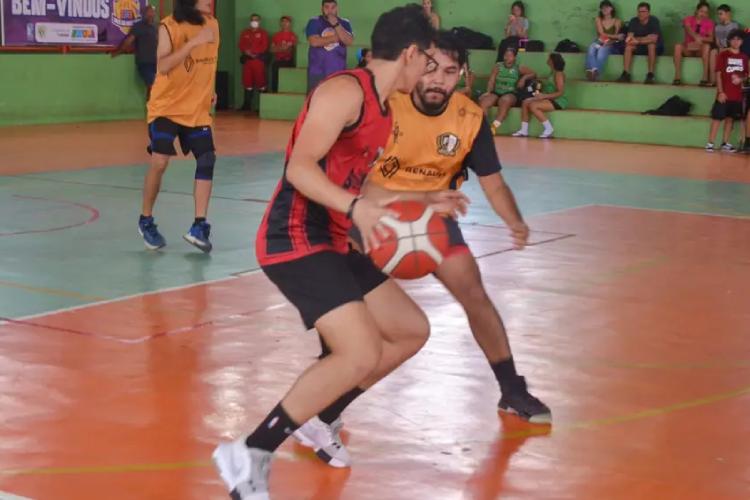 Atletas fazem competição acirrada no Circuito Amapaense de Basquete 