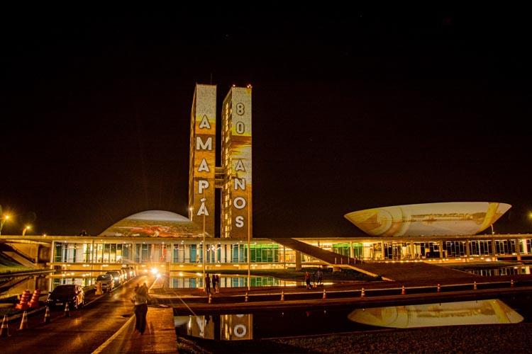 Amapá é homenageado no Congresso Nacional com iluminação temática