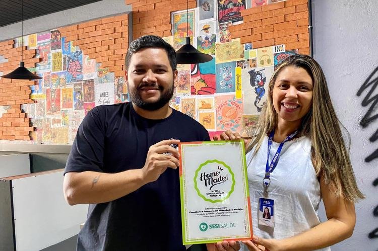 Consultoria e assessoria oferecidas pelo SESI Saúde garantem aperfeiçoamento de boas práticas na cozinha de hamburgueria