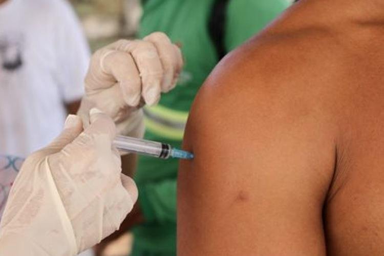Continua a vacinação contra a Covid-19 para adolescentes de 16 anos nesta sexta-feira (27)