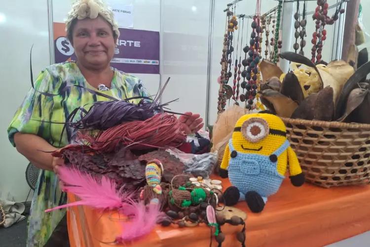 Da floresta para a vitrine: artesã de Tartarugalzinho leva tradição e criatividade à 54ª Expofeira do Amapá