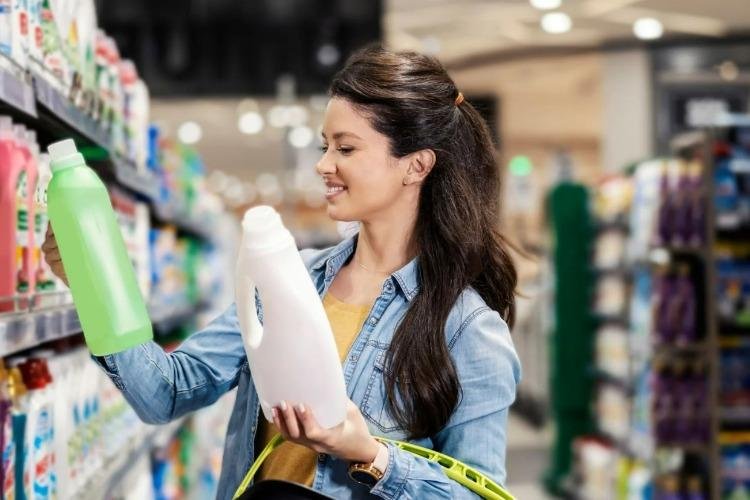 Gastos com alimentação e supermercado são os que mais pesam no orçamento dos brasileiros, segundo Serasa