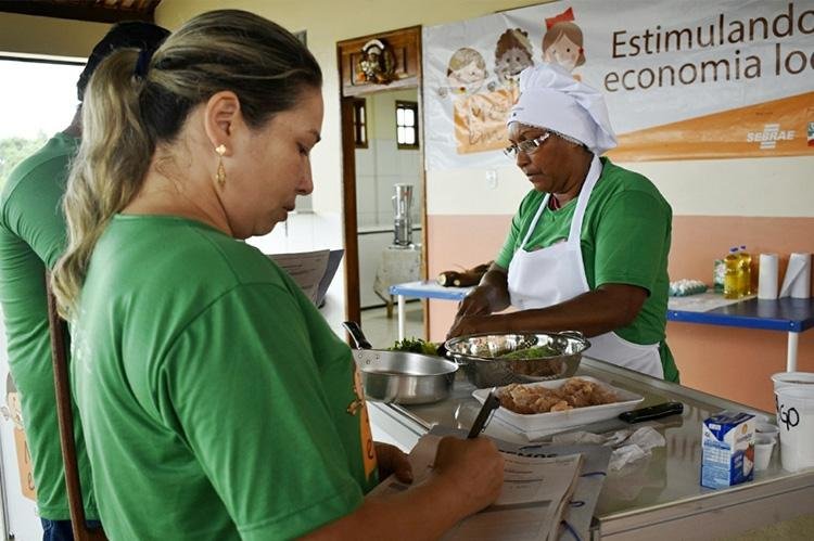 Frango com arroz cremoso e macaxeira vence Desafio das Merendeiras em Tartarugalzinho