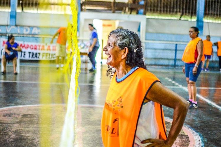 IV Jogos Internos do Projeto Quinta Feliz revela goleira de 74 anos