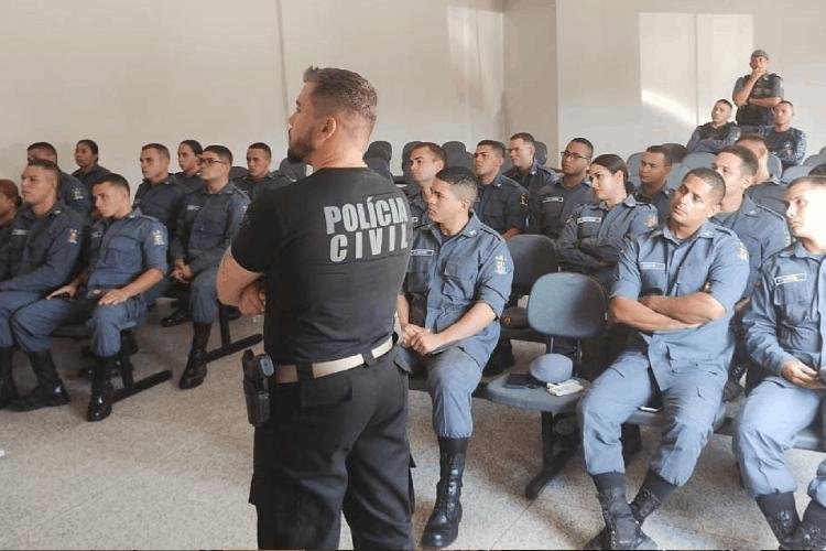 Em Laranjal do Jari, policiais civis ministram palestra para novos soldados da PM sobre a atuação de grupos criminosos no Amapá