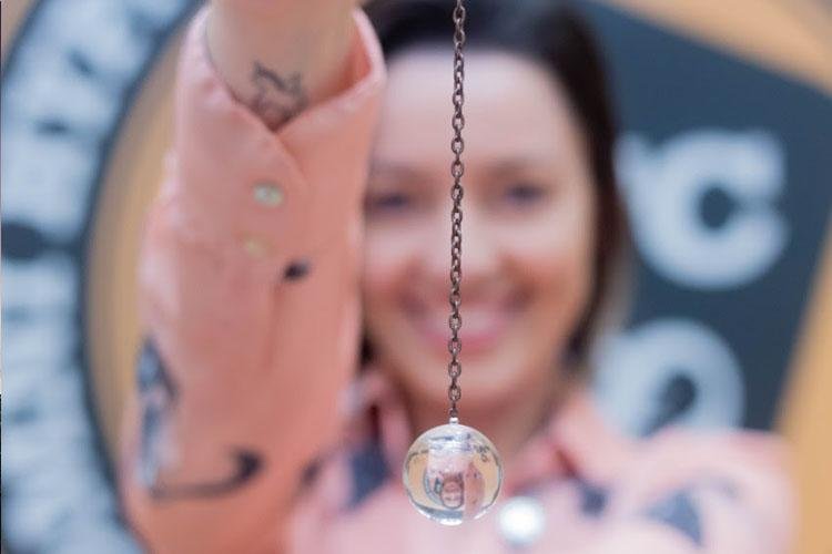 Profissões do futuro: carreiras de hipnoterapeuta está em alta entre os profissionais de saúde