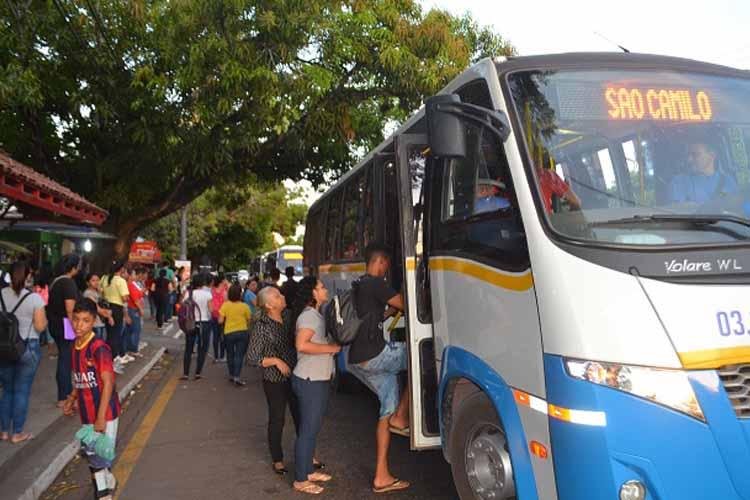 Empresas de transporte temem que deputados entrem em recesso sem analisar veto de Bolsonaro ao auxílio emergencial