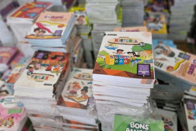Governo do Amapá distribui mais de 280 mil livros didáticos para escolas públicas estaduais