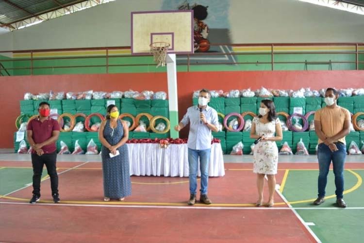 PREFEITURA DE MACAPÁ ENTREGA KITS ESPORTIVOS PARA ESCOLAS MUNICIPAIS