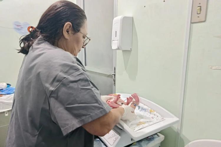 Servidora do Hospital da Mulher Mãe Luzia dedica 36 anos ao cuidado de mães e bebês