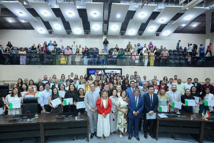 Farmacêuticos do Amapá são homenageados em sessão solene na Assembleia Legislativa