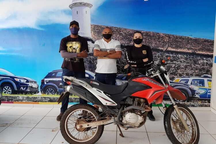 EM SANTANA, POLÍCIA CIVIL RECUPERA MOTO ROUBADA EM MACAPÁ