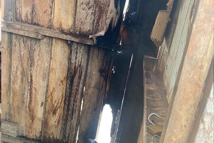 Força Tática evita tragédia ao controlar princípio de incêndio em casa de madeira na Zona Norte