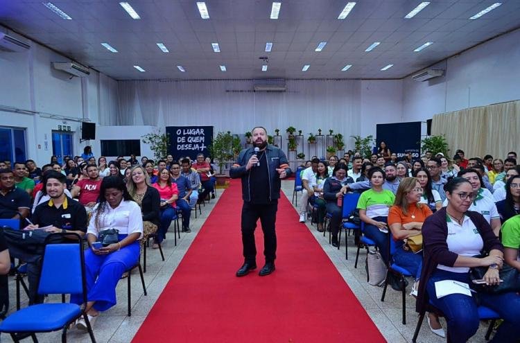 Seminário gratuito no Sebrae capacita empreendedores para Black Friday com especialista em vendas