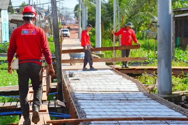 Ponte Firme: Governo do Amapá garante mobilidade urbana para moradores com avanço da obra da passarela do 