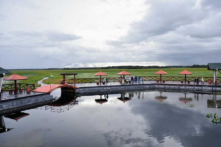 Deck do Curiaú e do Píer do Santa Inês passam por obra de revitalização