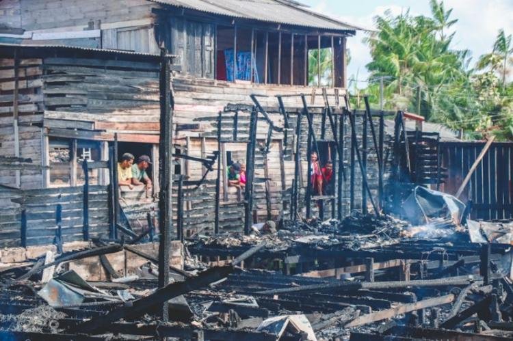 Governador Clécio Luís determina assistência integrada às famílias atingidas por incêndio na Zona Norte de Macapá