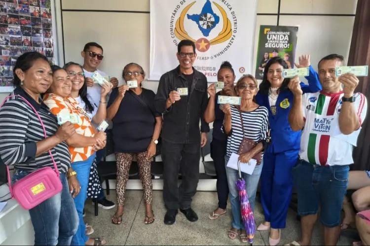 Carteiras de Identidade Nacional emitidas durante o Amapá Mais Seguro nas Comunidades são entregues na Fazendinha