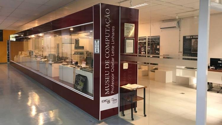 Museu de Computação do ICMC trabalha na restauração de mais de 100 calculadoras mecânicas de seu acervo