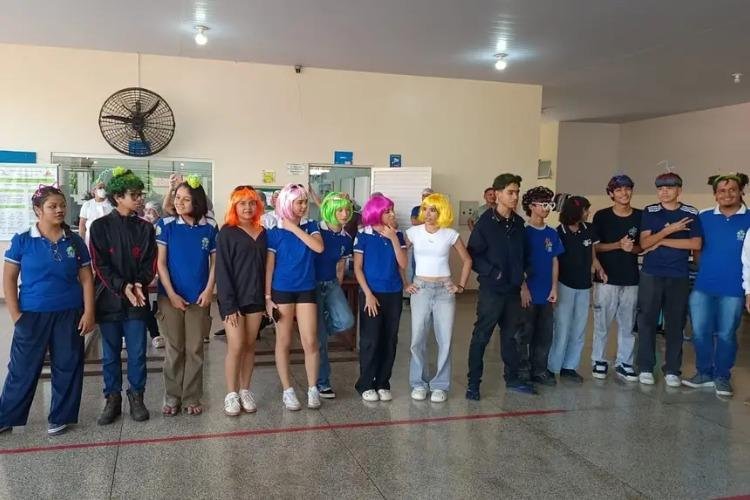 Escola Estadual Tiradentes promove 'Dia do Cabelo Maluco' para incentivar criatividade e integração entre estudantes
