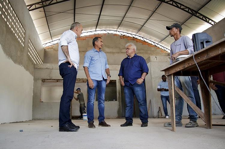 Governo garante contrapartida e constroi fábrica de bloquetes em Calçoene