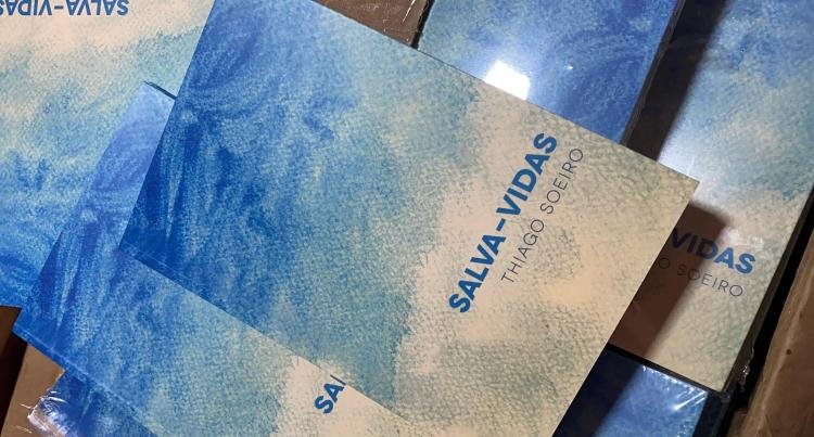 Clube de Leitura Cuir apresenta obra do poeta Thiago Soeiro em escola pública de Macapá