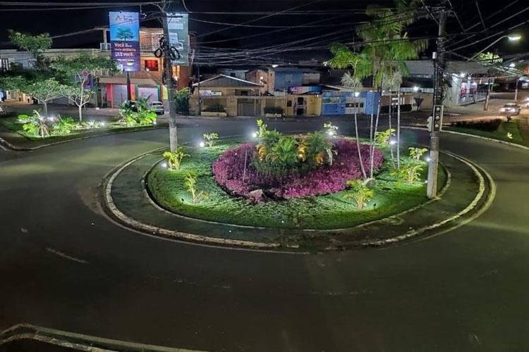ROTATÓRIA DA RUA HILDEMAR MAIA É ALVO DE FURTO DE PLANTAS ORNAMENTAIS E CABOS ELÉTRICOS