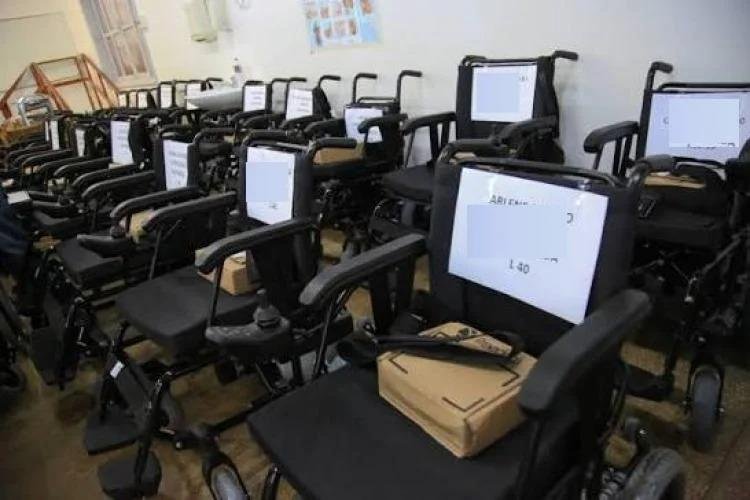 Governo do Amapá entrega 15 cadeiras de rodas motorizadas para autonomia de pessoas com deficiência