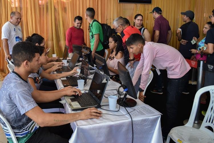 Participantes começam a retirar kits para Corrida da Lei Seca marcada para domingo, 29