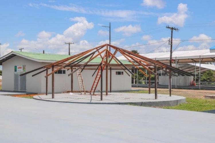 Maloca indígena na 53ª Expofeira do Amapá é construída pelo povo Palikur, em Macapá