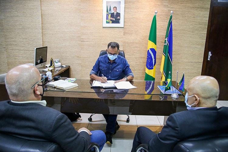 Waldez encaminha Projetos de Lei para criação das Delegacias de Combate à Corrupção e Crimes Cibernéticos