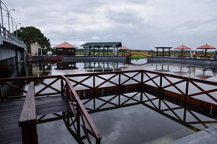 Deck do Curiaú e do Píer do Santa Inês passam por obra de revitalização