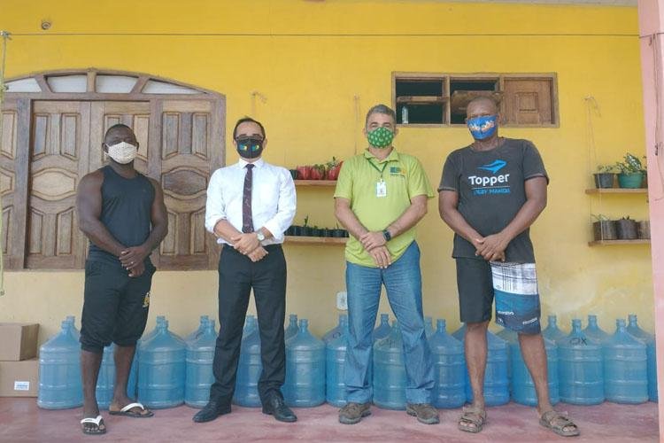 Em ação solidária, garrafões de água são doados pelo MP-AP para comunidades quilombolas de Macapá