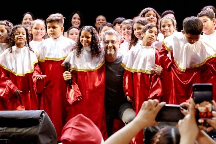 "Com a magia do Natal podemos melhorar o lugar que a gente vive", celebra Clécio Luís no "Natal Luz" do Residencial Miracema