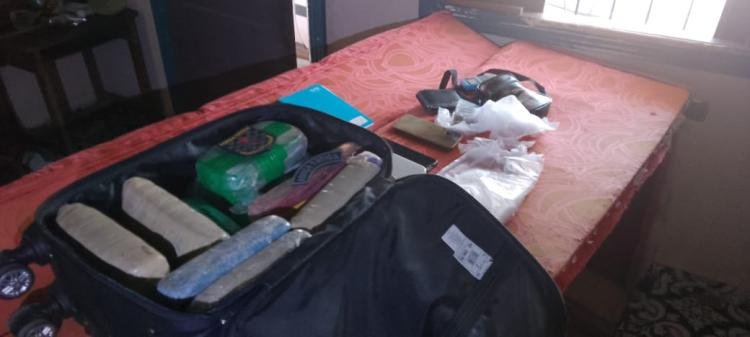 Operação policial resulta na prisão de traficantes e recuperação de veículo roubado em bairro do Amapá