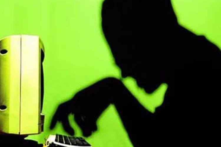 Pedofilia virtual: Jurista alerta sobre crimes que envolvem a distribuição de pornografia infantil