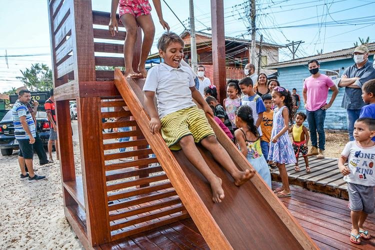 Macapá inaugura parquinho na Fazendinha