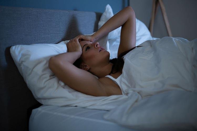 Origem da insônia em mulheres com insuficiência ovariana pode envolver fatores genéticos
