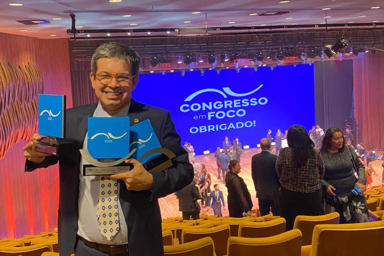 É do Amapá o Melhor Senador do Brasil! Randolfe Rodrigues leva prêmio máximo do Congresso em Foco