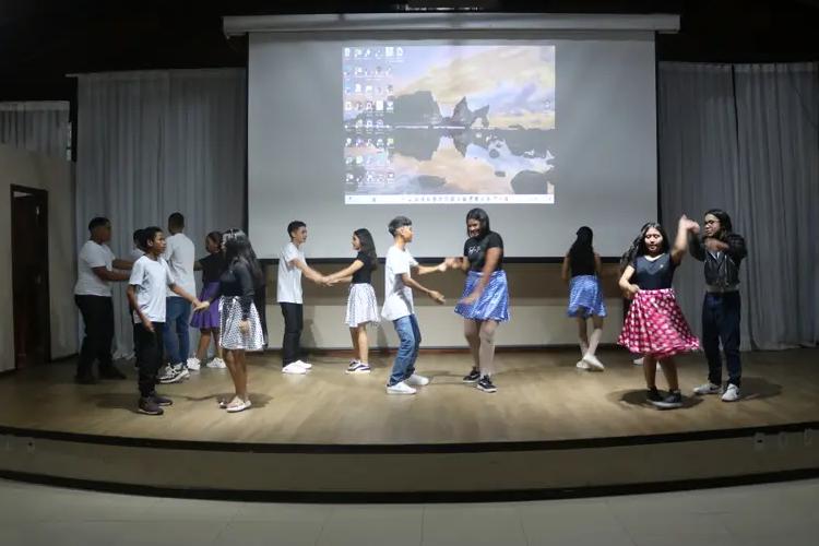 Encontro com as Artes 2025: Escola Estadual Santa Inês revive anos 60 com arte e memória no Museu Sacaca, em Macapá