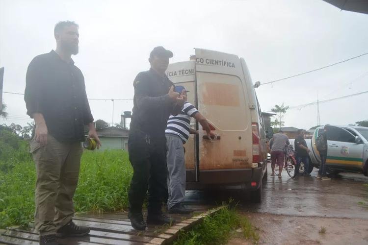 Corpo com marcas de tiros é encontrado submerso em área periférica de Macapá