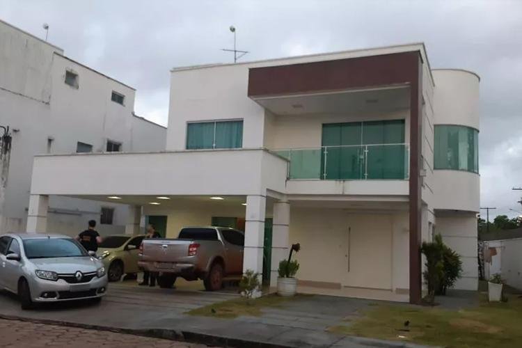 PF prende gestores e apreende 6 carros de luxo em operação contra corrupção em obras de BRs no AP