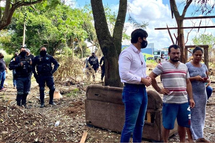 Após fiscalização, invasores são retirados de área ocupada no Infraero 1