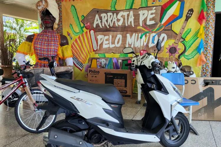 Escola Estadual Mário Quirino encerra semestre em Macapá com festa junina, quadrilha, bingo com moto e prêmio em dinheiro